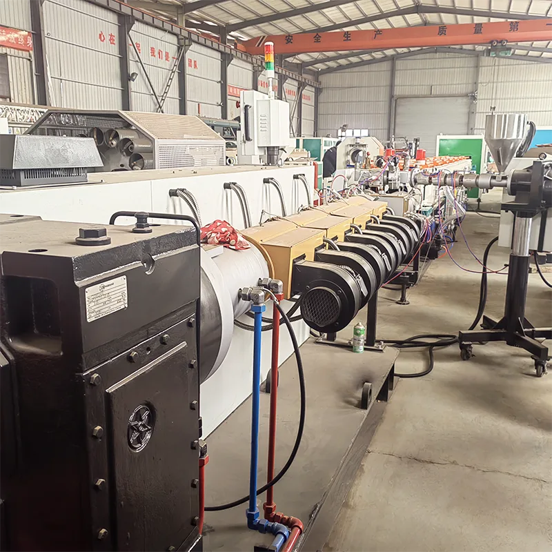 Dekuma tweedehands HDPE 63 mm dubbele uitlaatpijpproductiemachine